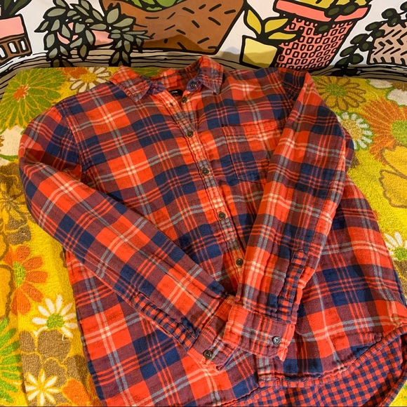 Woman’s flannel - Picture 2 of 4